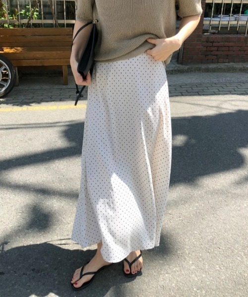 Emilie(エミリー)の「フレアシルエットスカート(スカート・レディース・ブラック/ホワイト・FREE)」の3枚目の写真