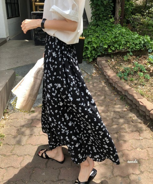 Emilie(エミリー)の「フレアシルエットスカート(スカート・レディース・ブラック/ホワイト・FREE)」の19枚目の写真