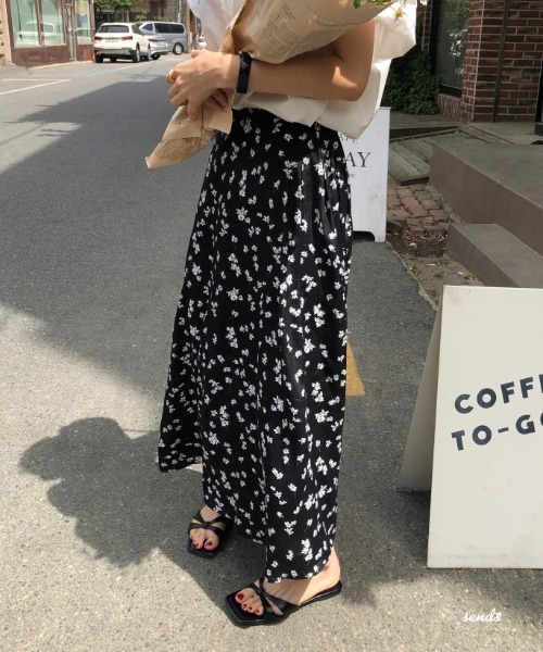 Emilie(エミリー)の「フレアシルエットスカート(スカート・レディース・ブラック/ホワイト・FREE)」の20枚目の写真