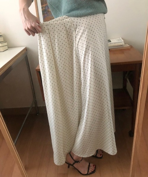 Emilie(エミリー)の「フレアシルエットスカート(スカート・レディース・ブラック/ホワイト・FREE)」の14枚目の写真