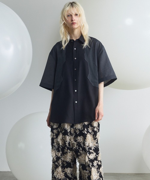 MAISON SPECIAL(メゾンスペシャル)の「《UNISEX》Sheer ZIGZAG Switching Prime-Over Short Sleeve Shirt/シアージグザグ切替プライムオーバーショートスリーブシャツ【MAISON SPECIAL/メゾンスペシャル】(シャツ/ブラウス・メンズ・グレイッシュベージュ/ブラック・2/1/0)」の5枚目の写真