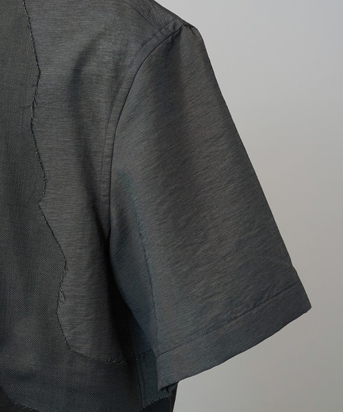MAISON SPECIAL(メゾンスペシャル)の「《UNISEX》Sheer ZIGZAG Switching Prime-Over Short Sleeve Shirt/シアージグザグ切替プライムオーバーショートスリーブシャツ【MAISON SPECIAL/メゾンスペシャル】(シャツ/ブラウス・メンズ・グレイッシュベージュ/ブラック・2/1/0)」の17枚目の写真