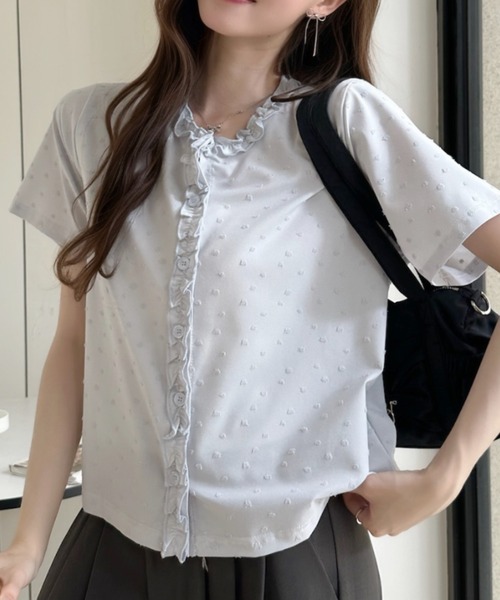 Ada.(エイダ)の「立体ドット柄 フリル前立て クルーネック 半袖 カットソー(Tシャツ/カットソー・レディース・ピンク/ブルー/アイボリー/ブラック・FREE)」の2枚目の写真