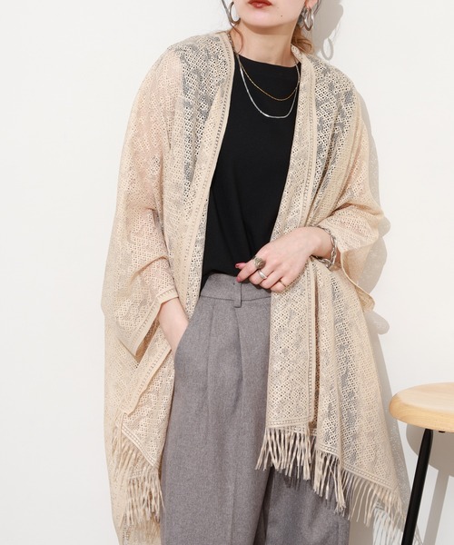 Ree&Mee(リーアンドミー)の「Ree&Mee 総レース 裾フリンジ ストール カーディガン(カーディガン/ボレロ・レディース・カーキ/オフホワイト/ベージュ/ブラック/ブルーグレー・M)」の4枚目の写真