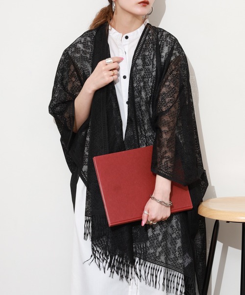 Ree&Mee(リーアンドミー)の「Ree&Mee 総レース 裾フリンジ ストール カーディガン(カーディガン/ボレロ・レディース・カーキ/オフホワイト/ベージュ/ブラック/ブルーグレー・M)」の12枚目の写真