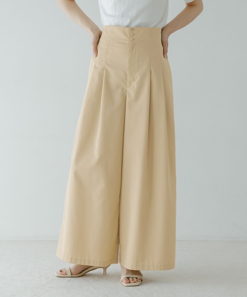Andemiu(アンデミュウ)の「ハイウエストタックフレアパンツ653128(その他パンツ・レディース・ブラック/ベージュ・SMALL/MEDIUM)」の1枚目の写真