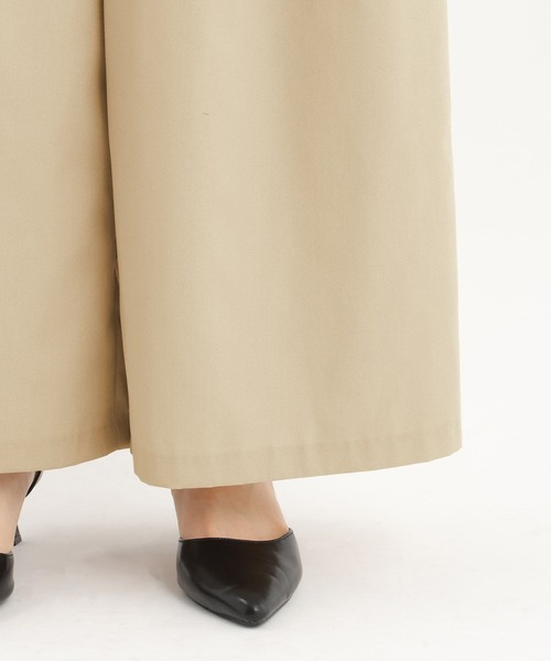 Andemiu(アンデミュウ)の「ハイウエストタックフレアパンツ653128(その他パンツ・レディース・ブラック/ベージュ・SMALL/MEDIUM)」の9枚目の写真