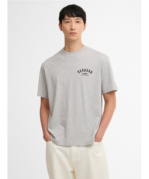 Barbour(バブアー)の「1966グラフィック オーバーサイズTシャツ(Tシャツ/カットソー・メンズ・グレー/ホワイト・36/38/40/42)」の1枚目の写真