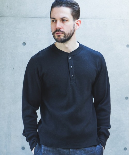MR.OLIVE(ミスターオリーブ)の「JAPAN HERITAGE HONEYCOMB / HENLEY NECK JERSEY /M263122(Tシャツ/カットソー・メンズ・ナチュラル/ブラック・LARGE/MEDIUM)」の1枚目の写真