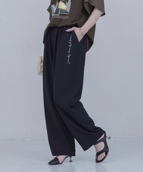 Eimee Law（エイミーロウ）の「刺繍ツータック ワイドパンツ（その他パンツ・レディース・ライトブルー/ブラック/ライトベージュ・MEDIUM）」の2枚目の写真