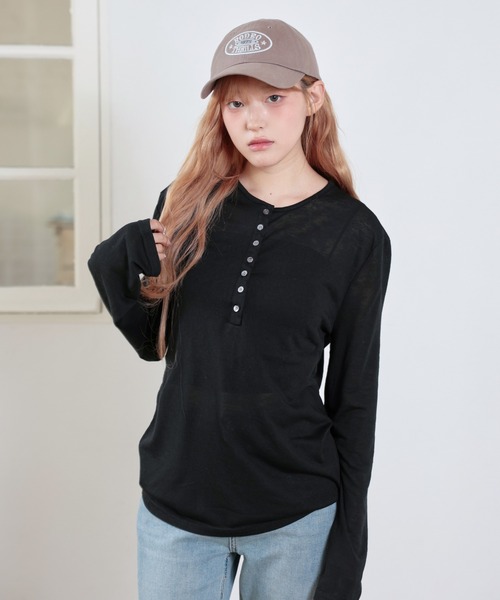 LiLIN(リリン)の「ソリッドカラー ヘンリーネック スムース 長袖 カットソー(Tシャツ/カットソー・レディース・イエロー/ブラック/ブルー/ホワイト・FREE)」の7枚目の写真