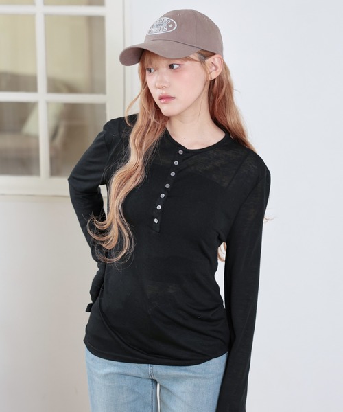 LiLIN(リリン)の「ソリッドカラー ヘンリーネック スムース 長袖 カットソー(Tシャツ/カットソー・レディース・イエロー/ブラック/ブルー/ホワイト・FREE)」の6枚目の写真