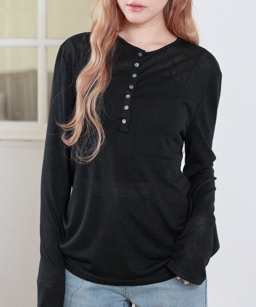 LiLIN(リリン)の「ソリッドカラー ヘンリーネック スムース 長袖 カットソー(Tシャツ/カットソー・レディース・イエロー/ブラック/ブルー/ホワイト・FREE)」の5枚目の写真