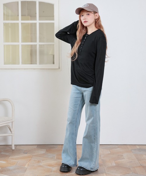 LiLIN(リリン)の「ソリッドカラー ヘンリーネック スムース 長袖 カットソー(Tシャツ/カットソー・レディース・イエロー/ブラック/ブルー/ホワイト・FREE)」の9枚目の写真