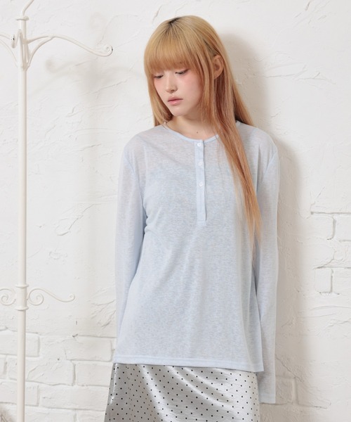LiLIN(リリン)の「ソリッドカラー ヘンリーネック スムース 長袖 カットソー(Tシャツ/カットソー・レディース・イエロー/ブラック/ブルー/ホワイト・FREE)」の10枚目の写真
