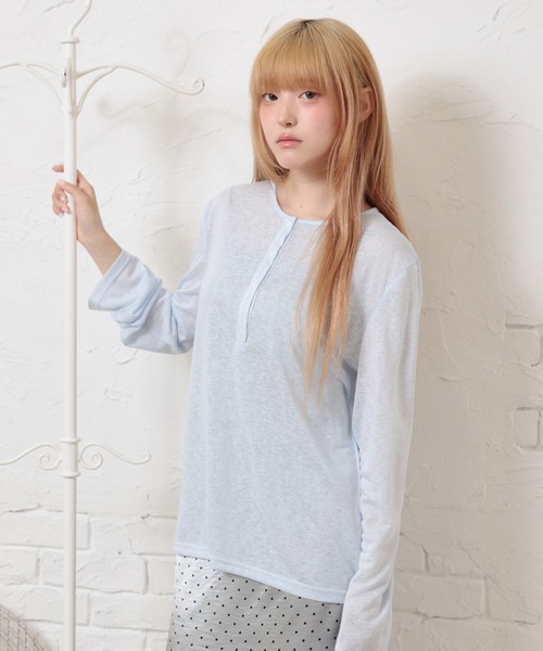 LiLIN(リリン)の「ソリッドカラー ヘンリーネック スムース 長袖 カットソー(Tシャツ/カットソー・レディース・イエロー/ブラック/ブルー/ホワイト・FREE)」の12枚目の写真