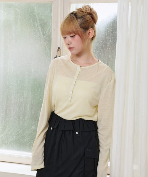 LiLIN(リリン)の「ソリッドカラー ヘンリーネック スムース 長袖 カットソー(Tシャツ/カットソー・レディース・イエロー/ブラック/ブルー/ホワイト・FREE)」の22枚目の写真