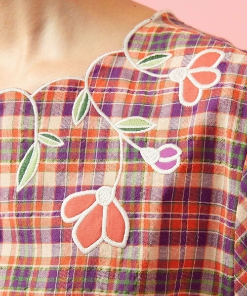 Jocomomola(ホコモモラ)の「Dulcinea チェックフラワースカラップ刺繍ブラウス(シャツ/ブラウス・レディース・グリーン/オレンジ・40)」の15枚目の写真
