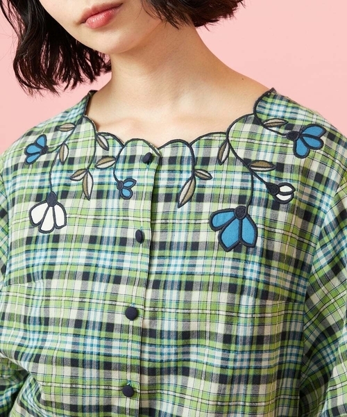 Jocomomola(ホコモモラ)の「Dulcinea チェックフラワースカラップ刺繍ブラウス(シャツ/ブラウス・レディース・グリーン/オレンジ・40)」の5枚目の写真
