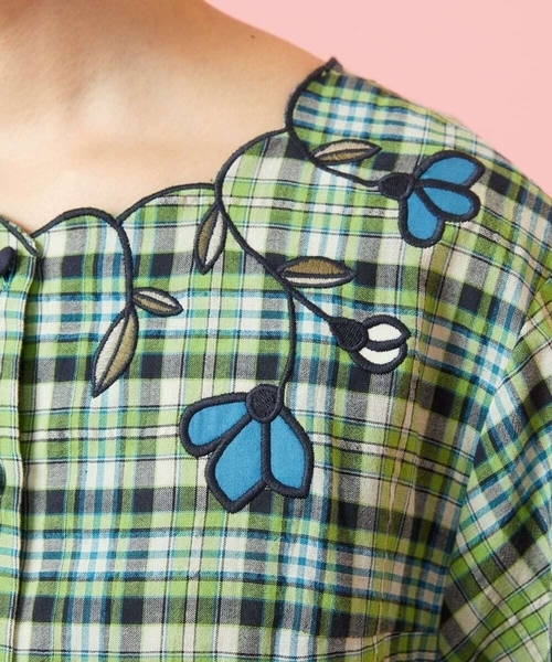 Jocomomola(ホコモモラ)の「Dulcinea チェックフラワースカラップ刺繍ブラウス(シャツ/ブラウス・レディース・グリーン/オレンジ・40)」の4枚目の写真
