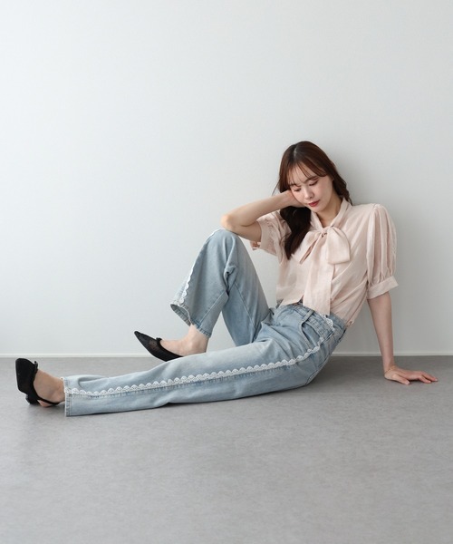 BLUEEAST(ブルーイースト)の「トリムレースデニム(デニムパンツ・レディース・ブルー・LARGE/MEDIUM)」の4枚目の写真