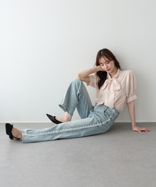 BLUEEAST(ブルーイースト)の「《2サイズ展開》トリムレースデニム(デニムパンツ・レディース・ブルー・LARGE/MEDIUM)」の10枚目の写真