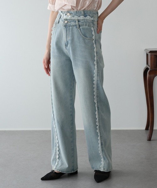 BLUEEAST(ブルーイースト)の「《2サイズ展開》トリムレースデニム(デニムパンツ・レディース・ブルー・LARGE/MEDIUM)」の2枚目の写真