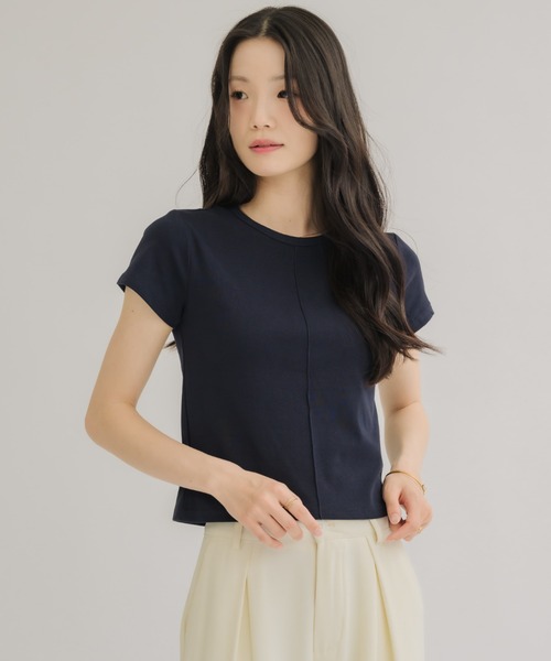 NEUNA(ヌナ)の「【全骨格!!華奢見え◎】NEUNAセンターシームT(Tシャツ/カットソー・レディース・ネイビー/ブラウン/ホワイト・FREE)」の13枚目の写真