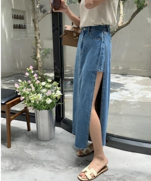 BIRTHDAY BASH（バースデイバッシュ）の「DENIM SLIT SKIRT in SHORT PANTS（デニムスリットスカートインショートパンツ）（スカート・レディース・ブルー/ブラック・SMALL/MEDIUM/LARGE）」の5枚目の写真