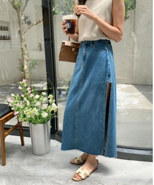 BIRTHDAY BASH（バースデイバッシュ）の「DENIM SLIT SKIRT in SHORT PANTS（デニムスリットスカートインショートパンツ）（スカート・レディース・ブルー/ブラック・SMALL/MEDIUM/LARGE）」の6枚目の写真