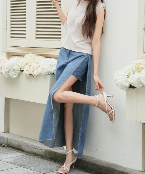 BIRTHDAY BASH（バースデイバッシュ）の「DENIM SLIT SKIRT in SHORT PANTS（デニムスリットスカートインショートパンツ）（スカート・レディース・ブルー/ブラック・SMALL/MEDIUM/LARGE）」の3枚目の写真