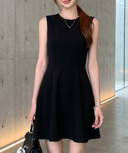 gossip！ロサンゼルス（ゴシップロサンゼルス）の「YUGA　ラウンドネック　ノースリーブワンピース（ワンピース・レディース・ブラック/ホワイト・L/M）」の2枚目の写真