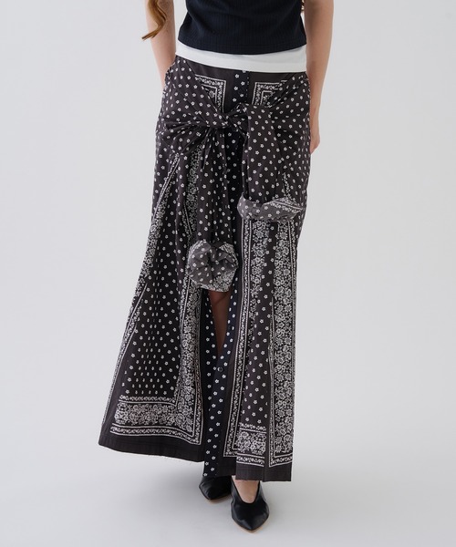INDIA IS BEAUTIFUL（インディアイズビューティフル）の「【ROSE BUD別注】INDIA IS BEAUTIFUL/PRINTED SKIRT（スカート・レディース・ブラック/ブルー・ONE SIZE）」の3枚目の写真