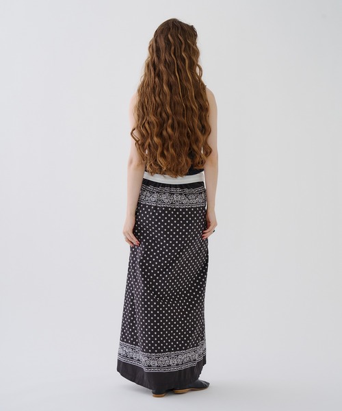 INDIA IS BEAUTIFUL（インディアイズビューティフル）の「【ROSE BUD別注】INDIA IS BEAUTIFUL/PRINTED SKIRT（スカート・レディース・ブラック/ブルー・ONE SIZE）」の5枚目の写真