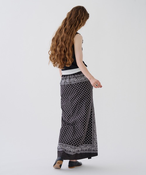 INDIA IS BEAUTIFUL（インディアイズビューティフル）の「【ROSE BUD別注】INDIA IS BEAUTIFUL/PRINTED SKIRT（スカート・レディース・ブラック/ブルー・ONE SIZE）」の6枚目の写真