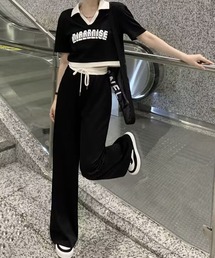 配色ロゴクロップド丈トップス × ワイドパンツ セットアップ