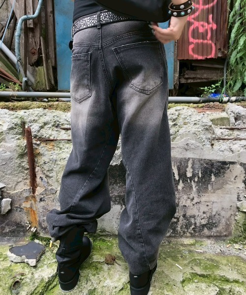 Chikashitsu +（チカシツプラス）の「【Chikashitsu +】Three-dimensional denim pants / 【チカシツプラス】スリーディメンショナルデニムパンツ（デニムパンツ・メンズ・ブラック・M/S）」の21枚目の写真