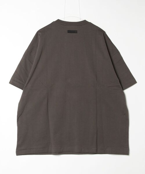 FOG ESSENTIALS（エフオージーエッセンシャルズ）の「"08"≪FOG ESSENTIALS≫フロント シリコン ワッペン ヘビーウェイト Tシャツ（Tシャツ/カットソー・メンズ・スミクロ・L/XL/M）」の2枚目の写真