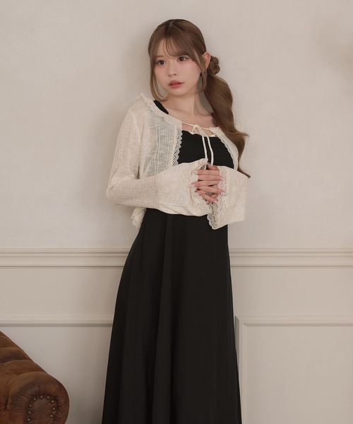 apres jour(アプレジュール)の「肩フリルフロントギャザーティアードキャミワンピース(ワンピース・レディース・チャコールグレー/ブラック/グレー系その他・X-LARGE/フリー)」の11枚目の写真