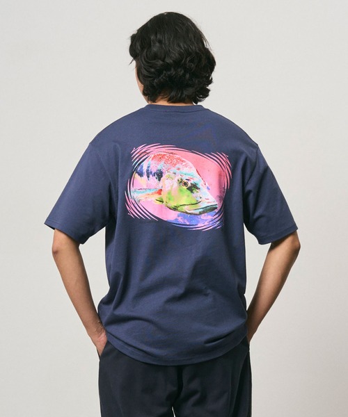 Gramicci(グラミチ)の「BASS TEE|バスTシャツ(Tシャツ/カットソー・メンズ・ネイビー/ホワイト/ブラック系その他/グレー系その他・S/L/XL/2XL)」の4枚目の写真