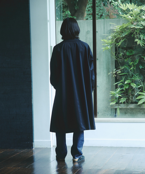 JOURNAL STANDARD(ジャーナルスタンダード)の「コットン ギャバジン フロー コート(ステンカラーコート・メンズ・ブラック・MEDIUM/LARGE)」の4枚目の写真