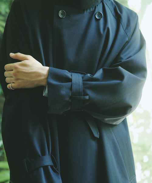 JOURNAL STANDARD(ジャーナルスタンダード)の「コットン ギャバジン フロー コート(ステンカラーコート・メンズ・ブラック・MEDIUM/LARGE)」の14枚目の写真