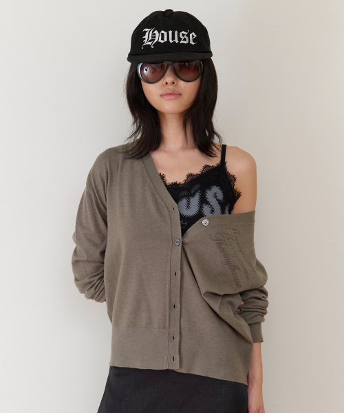 THEVINYLHOUSE(ザバイニルハウス)の「BASIC V NECK CARDIGAN(W) KHAKI(カーディガン/ボレロ・レディース・その他・FREE)」の5枚目の写真