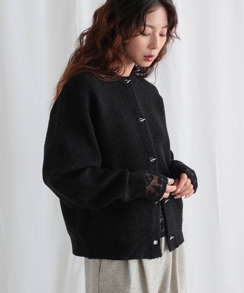 for/c(フォーシー)の「ブークレダブルフェイスリングボタンカーディガン【サスティナブル】(カーディガン/ボレロ・レディース・ブラック/アイボリー・L/M)」の21枚目の写真