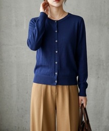 毎日のコーデに馴染む、ベーシッククルーネックカーディガン