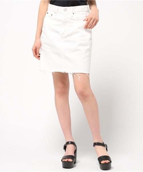 MOUSSY(マウジー)の「DENIM FIT MINI SK(デニムスカート・レディース・ワンウォッシュ/ブルー/ライトブルー/ホワイト・1/0/2)」の1枚目の写真