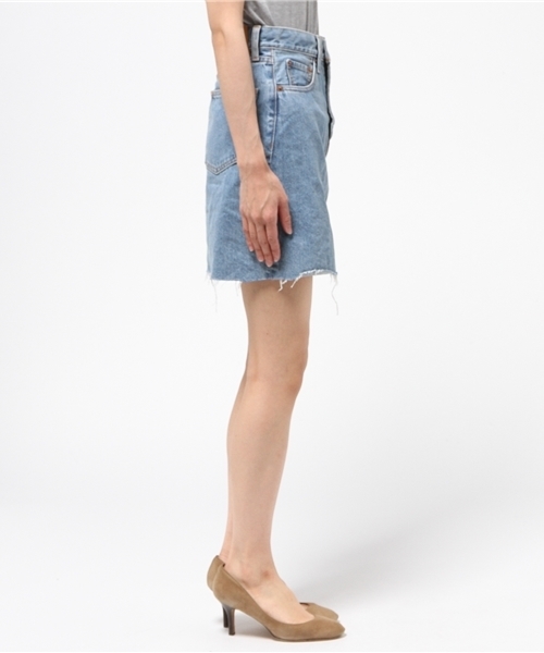 MOUSSY(マウジー)の「DENIM FIT MINI SK(デニムスカート・レディース・ワンウォッシュ/ブルー/ライトブルー/ホワイト・1/0/2)」の18枚目の写真