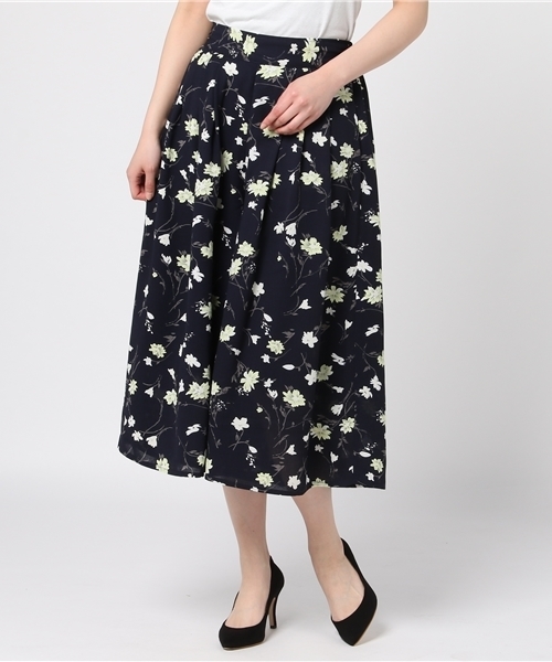 LBC（エルビーシー）の「花柄タックスカンツ                    （その他パンツ・レディース・ブラック/ネイビー・MEDIUM）」の2枚目の写真