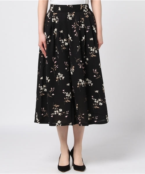 LBC（エルビーシー）の「花柄タックスカンツ                    （その他パンツ・レディース・ブラック/ネイビー・MEDIUM）」の3枚目の写真