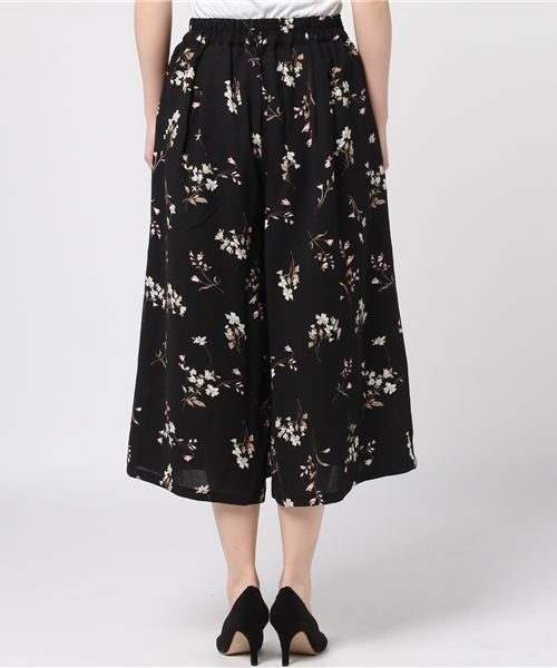 LBC（エルビーシー）の「花柄タックスカンツ                    （その他パンツ・レディース・ブラック/ネイビー・MEDIUM）」の5枚目の写真